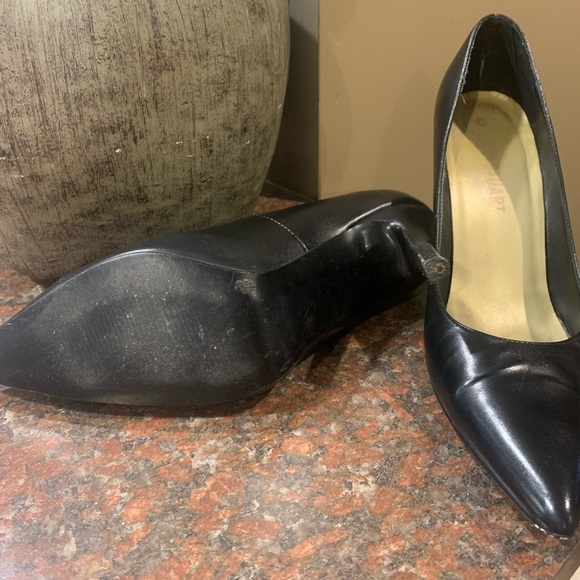 EUC- Colin Stuart- black Leather Stilettos. Size 7. - Picture 3 of 5